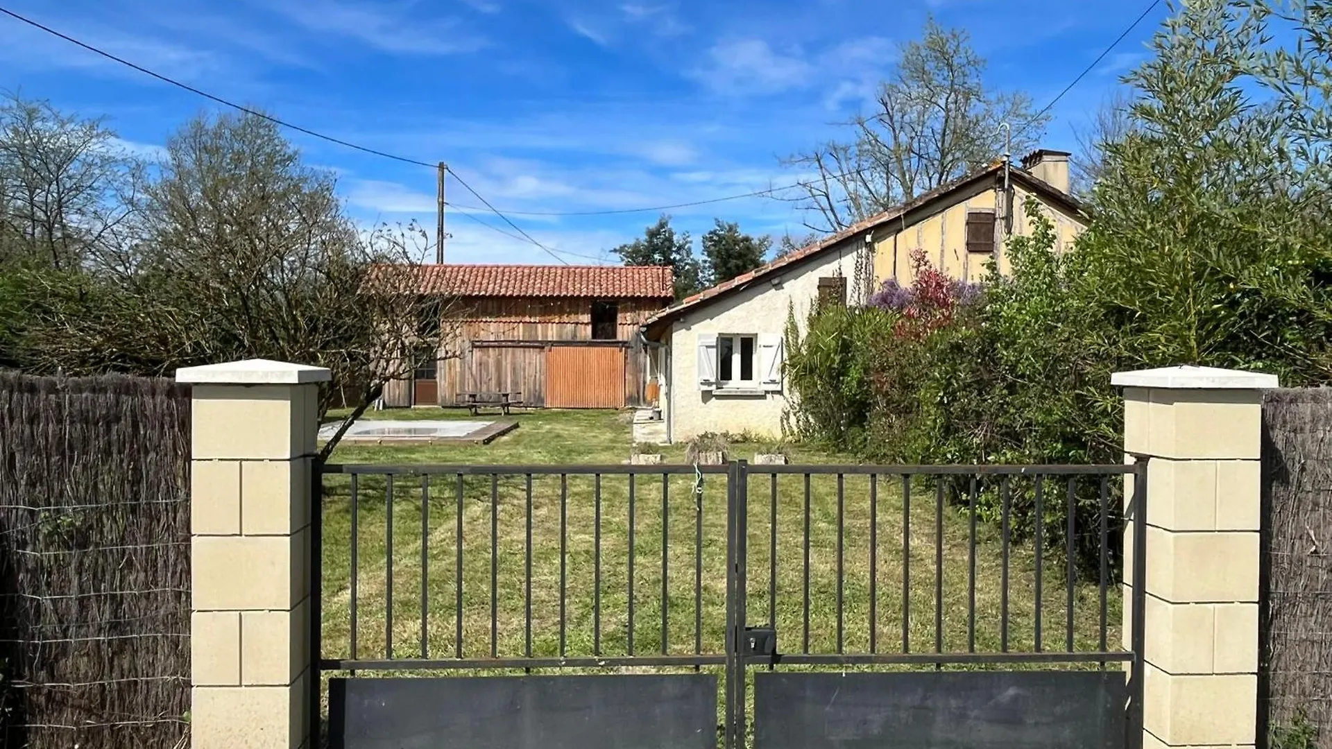 Logement A Castex Castex  France